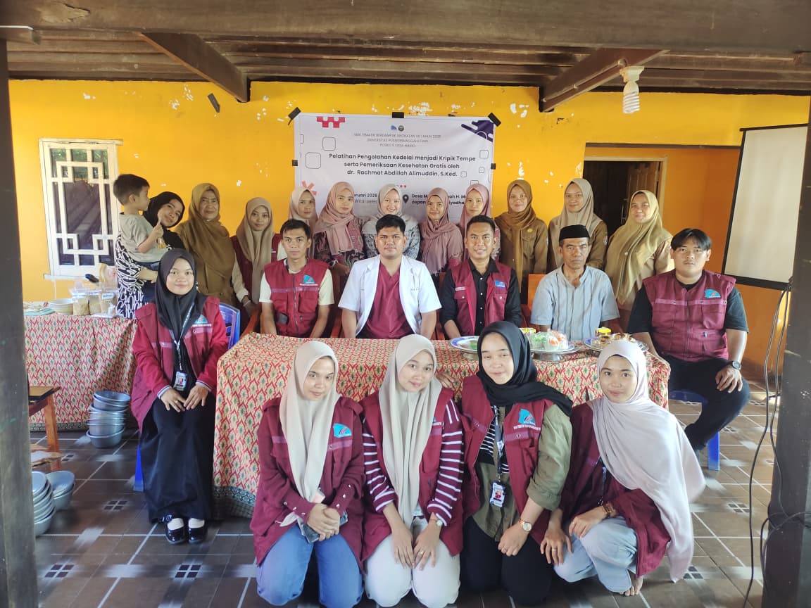 Mahasiswa Universitas Prima Sengkang Laksanakan Pelatihan Pengolahan Kedelai dan CKG